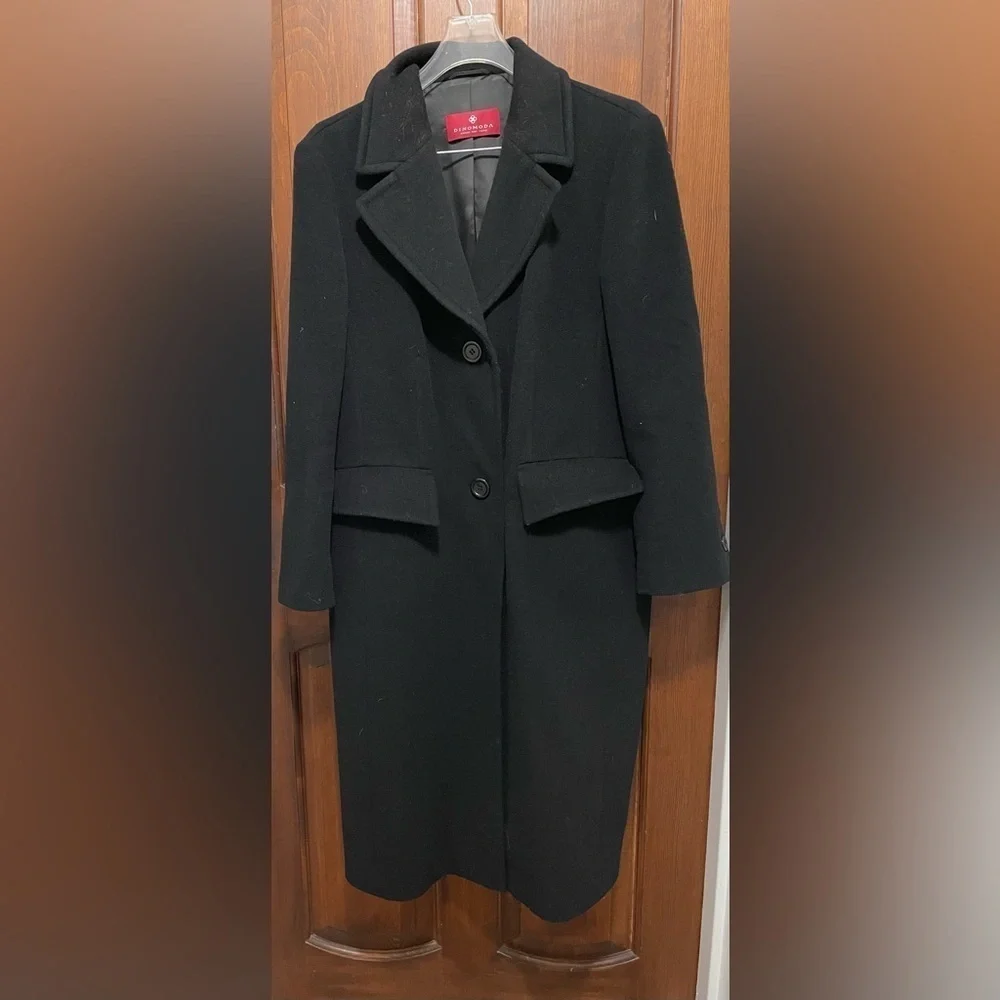 Dinomoda women’s Chic Black Wool and Angora blend coat size 44 (large-X large)